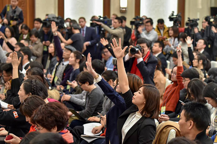 記者采訪提問(wèn)