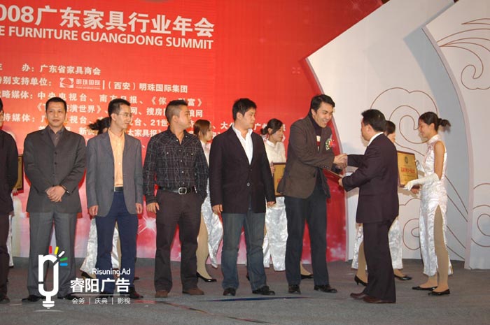 企業為什么有必要策劃年度表彰大會？該如何策