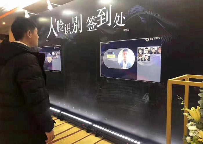 人臉識(shí)別簽到互動(dòng)裝置-活動(dòng)刷臉簽到打卡