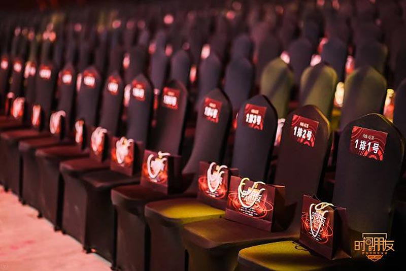 會議中椅子上貼嘉賓座位帖怎么貼？